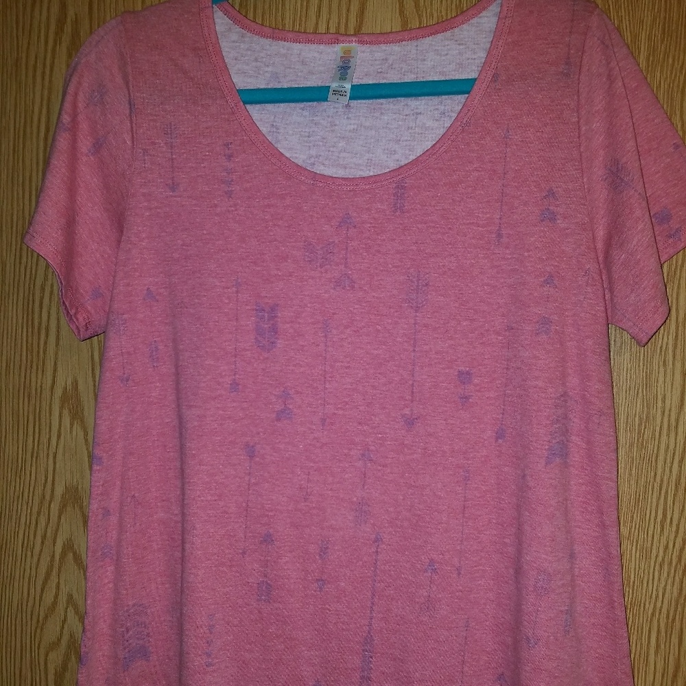 Lularoe large classic tee
